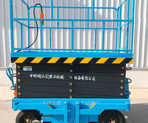 尼勒克自行走升降机